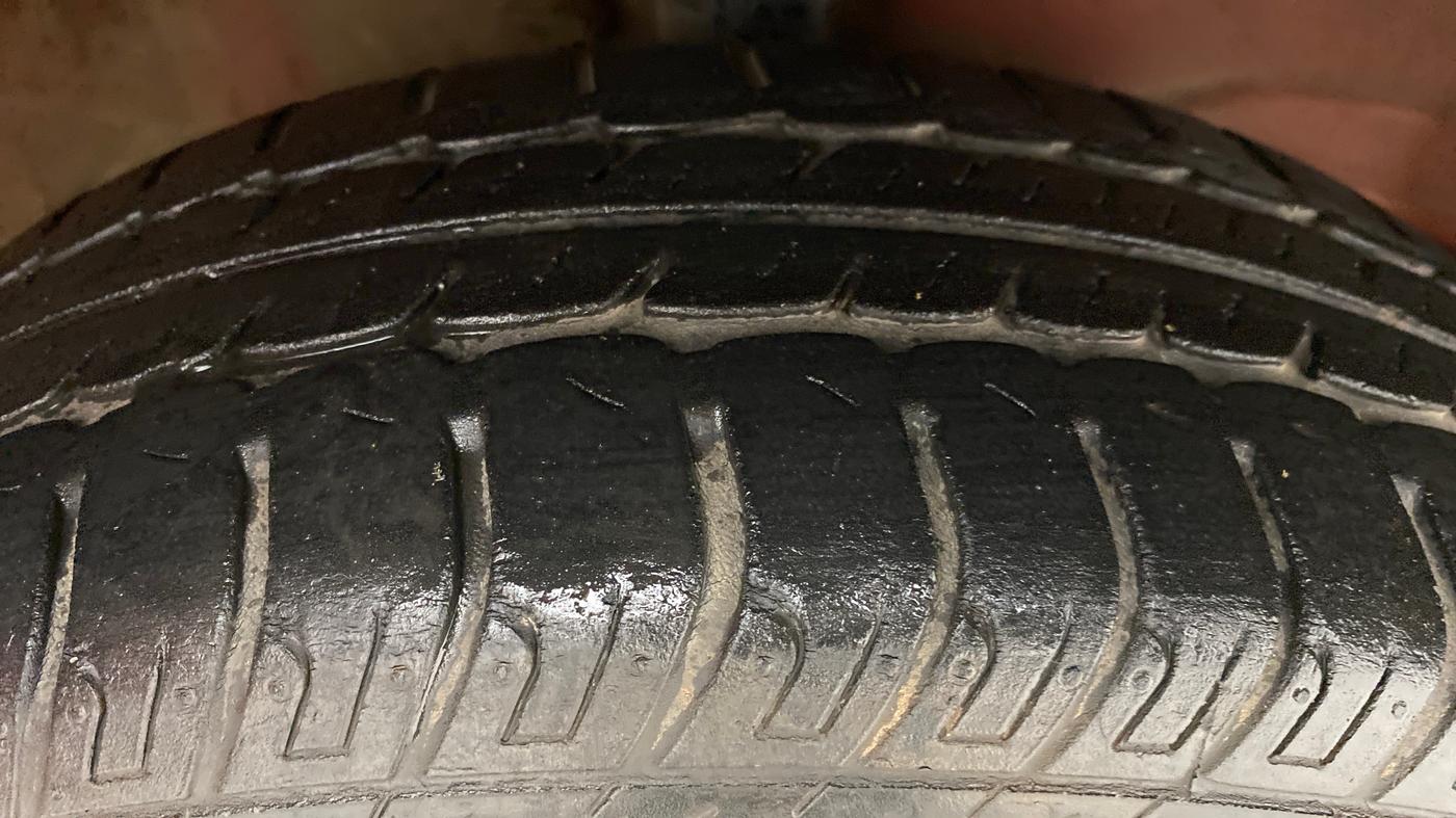 2016 Maruti Wagon R 1.0 VXI AMT, Petrol, Automatic, 79,277 km, Right Front Tyre Tread