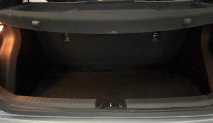 2020 Hyundai Elite i20 ASTA 1.2 (O), Petrol, Manual, 82,054 km, Boot Inside