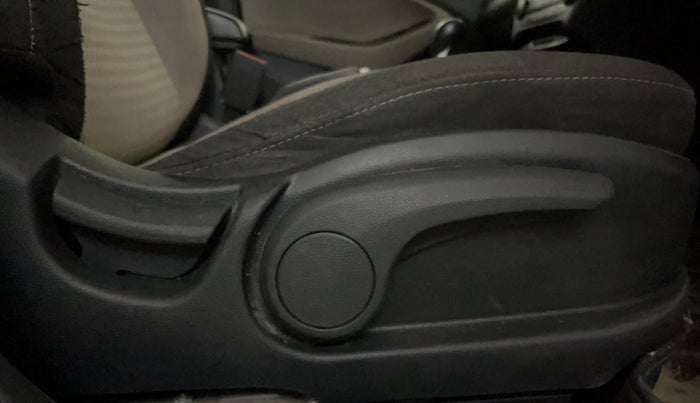 2020 Hyundai Elite i20 ASTA 1.2 (O), Petrol, Manual, 82,054 km, Driver Side Adjustment Panel