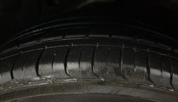 2020 Hyundai Elite i20 ASTA 1.2 (O), Petrol, Manual, 82,054 km, Left Front Tyre Tread