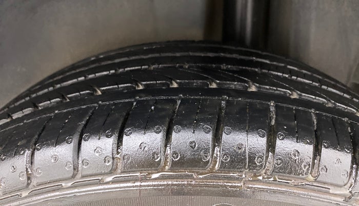 2017 Maruti Ciaz ALPHA  AT 1.4  PETROL, Petrol, Automatic, 64,525 km, Left Rear Tyre Tread