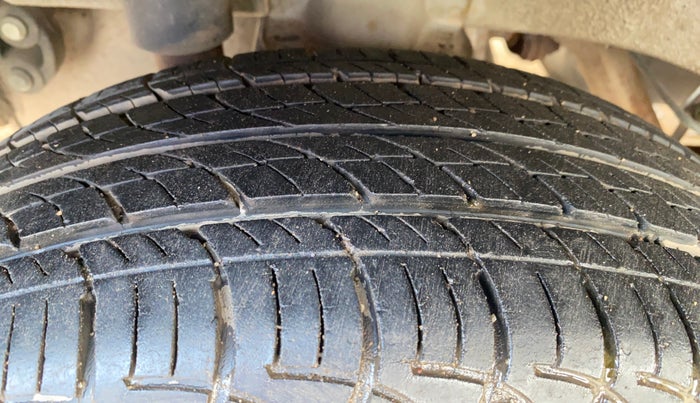 2017 Mahindra Kuv100 K8 5 STR, Petrol, Manual, 22,861 km, Right Rear Tyre Tread