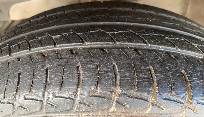 2017 Mahindra Kuv100 K8 5 STR, Petrol, Manual, 22,861 km, Left Front Tyre Tread