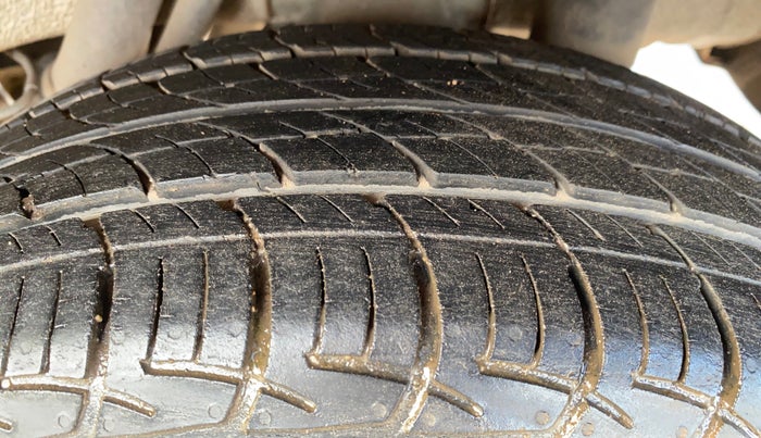 2017 Mahindra Kuv100 K8 5 STR, Petrol, Manual, 22,861 km, Left Rear Tyre Tread