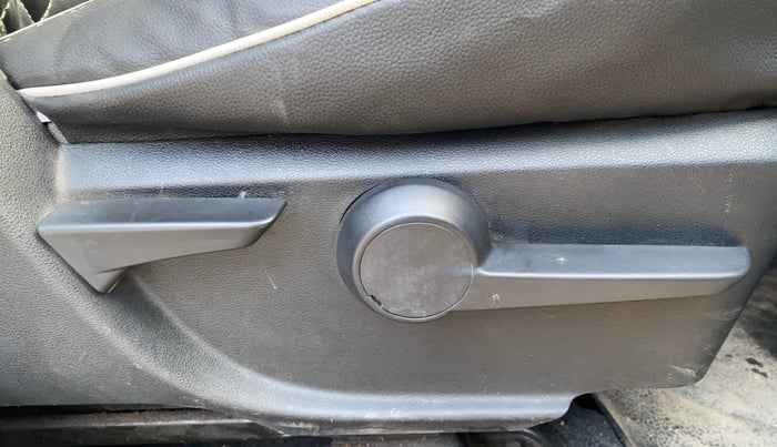 2017 Mahindra Kuv100 K8 5 STR, Petrol, Manual, 22,861 km, Driver Side Adjustment Panel