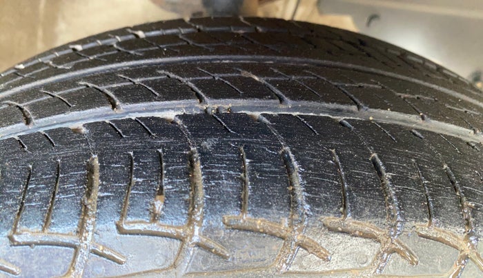 2017 Mahindra Kuv100 K8 5 STR, Petrol, Manual, 22,861 km, Right Front Tyre Tread