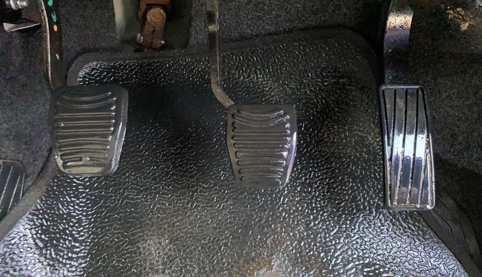 2017 Mahindra Kuv100 K8 5 STR, Petrol, Manual, 22,861 km, Pedals