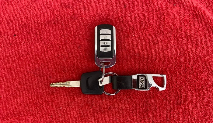 2016 Datsun Go Plus T, Petrol, Manual, 1,15,977 km, Key Close Up