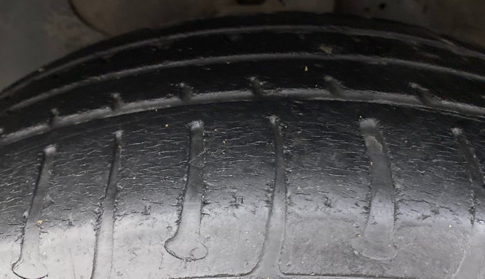 2015 Hyundai Elite i20 MAGNA 1.2, Petrol, Manual, 46,801 km, Left Front Tyre Tread