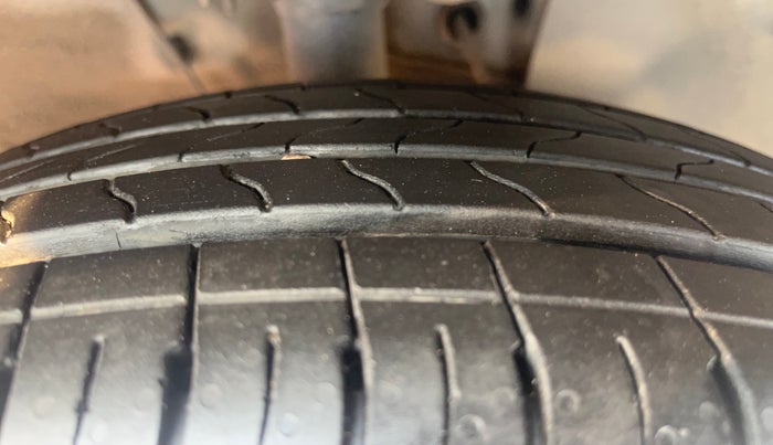 2023 KIA CARENS  PRESTIGE PLUS 1.5 TURBO PETROL DCT 7 STR, Petrol, Automatic, 50,357 km, Right Front Tyre Tread