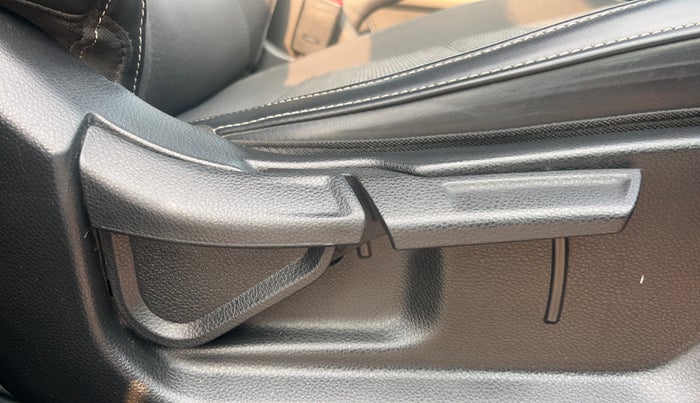 2023 KIA CARENS  PRESTIGE PLUS 1.5 TURBO PETROL DCT 7 STR, Petrol, Automatic, 50,357 km, Driver Side Adjustment Panel