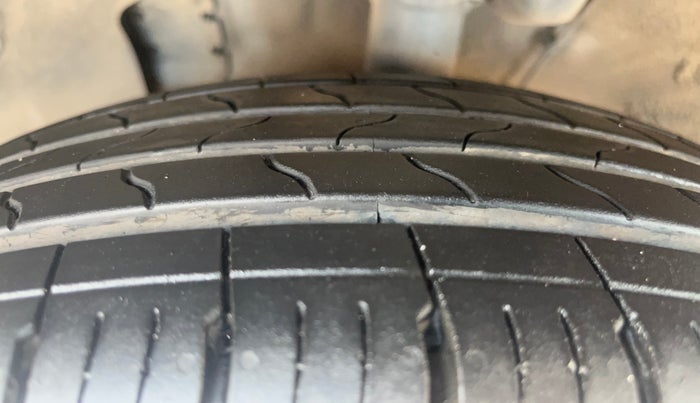 2023 KIA CARENS  PRESTIGE PLUS 1.5 TURBO PETROL DCT 7 STR, Petrol, Automatic, 50,357 km, Left Front Tyre Tread