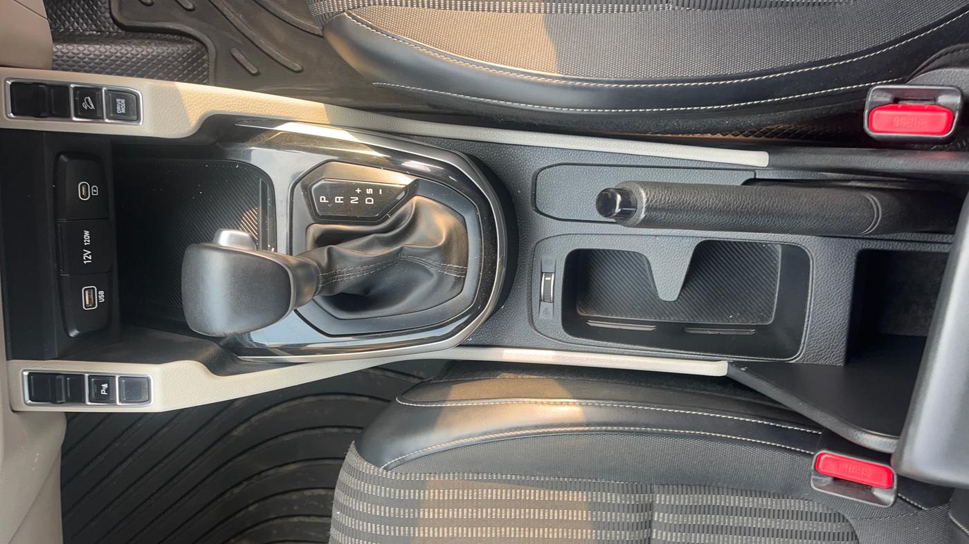 2023 KIA CARENS  PRESTIGE PLUS 1.5 TURBO PETROL DCT 7 STR, Petrol, Automatic, 50,357 km, Gear Lever
