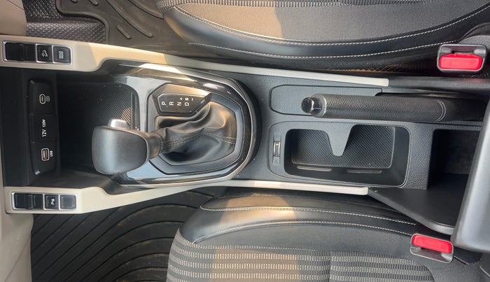 2023 KIA CARENS  PRESTIGE PLUS 1.5 TURBO PETROL DCT 7 STR, Petrol, Automatic, 50,357 km, Gear Lever