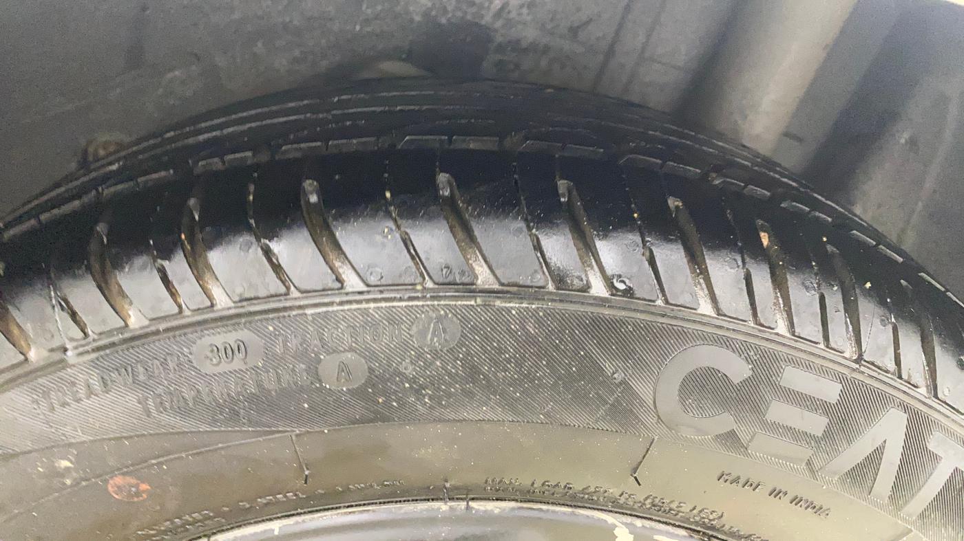 2017 Ford New Figo TITANIUM 1.2 PETROL MT, CNG, Manual, 49,040 km, Left Rear Tyre Tread
