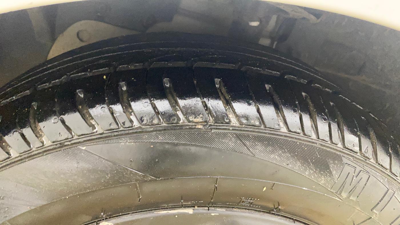 2017 Ford New Figo TITANIUM 1.2 PETROL MT, CNG, Manual, 49,040 km, Left Front Tyre Tread