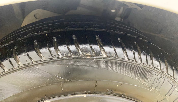 2017 Ford New Figo TITANIUM 1.2 PETROL MT, CNG, Manual, 49,040 km, Left Front Tyre Tread