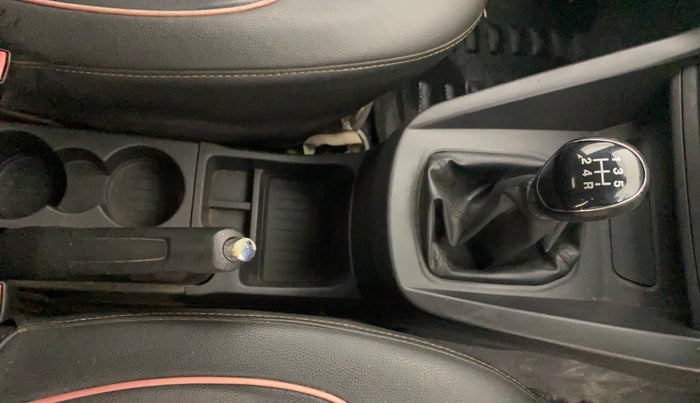 2017 Ford New Figo TITANIUM 1.2 PETROL MT, CNG, Manual, 49,040 km, Gear Lever
