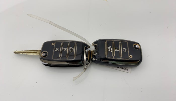 2021 KIA SONET HTK PLUS 1.2, Petrol, Manual, 50,425 km, Key Close Up