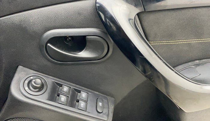 2017 Renault Duster 85 PS RXS SANDSTORM EDITION DIESEL, Diesel, Manual, 1,16,512 km, Driver Side Door Panels Control