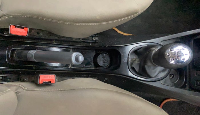 2017 Renault Duster 85 PS RXS SANDSTORM EDITION DIESEL, Diesel, Manual, 1,16,512 km, Gear Lever