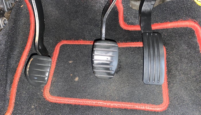 2017 Renault Duster 85 PS RXS SANDSTORM EDITION DIESEL, Diesel, Manual, 1,16,512 km, Pedals