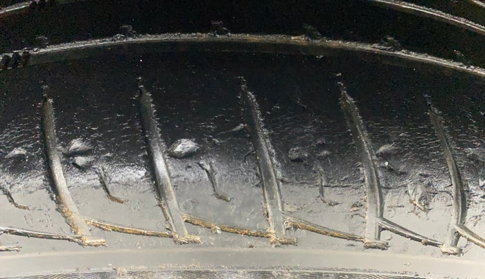 2017 Renault Duster 85 PS RXS SANDSTORM EDITION DIESEL, Diesel, Manual, 1,16,512 km, Left Front Tyre Tread