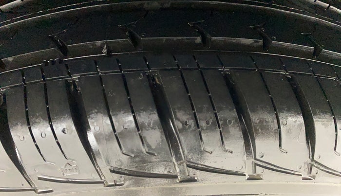 2017 Renault Duster 85 PS RXS SANDSTORM EDITION DIESEL, Diesel, Manual, 1,16,512 km, Left Rear Tyre Tread