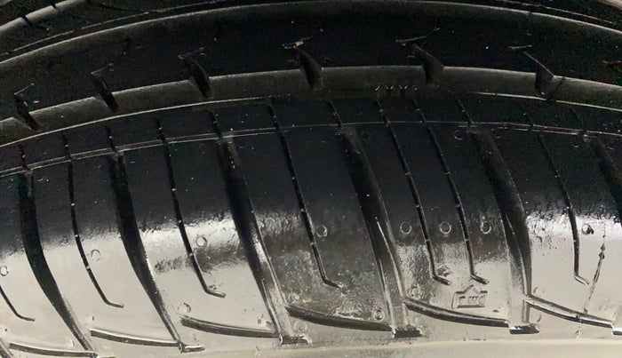 2017 Renault Duster 85 PS RXS SANDSTORM EDITION DIESEL, Diesel, Manual, 1,16,512 km, Right Rear Tyre Tread