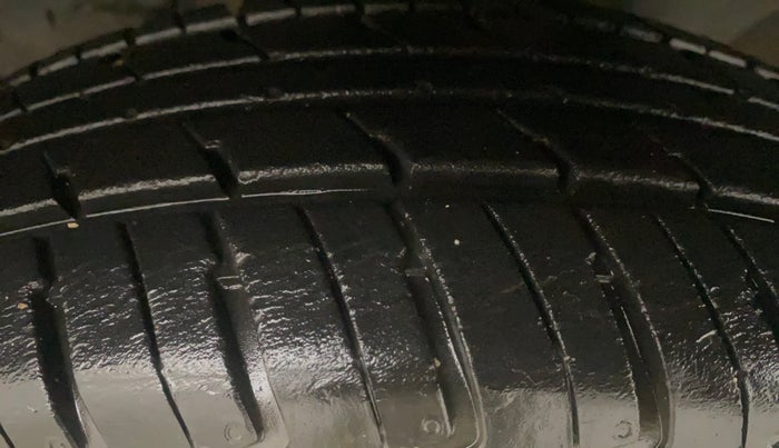 2018 Renault Kwid CLIMBER 1.0 AMT, Petrol, Automatic, 14,198 km, Left Front Tyre Tread