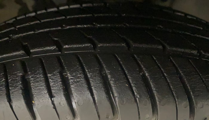 2018 Renault Kwid CLIMBER 1.0 AMT, Petrol, Automatic, 14,198 km, Right Front Tyre Tread