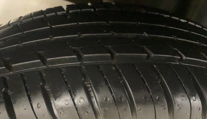 2018 Renault Kwid CLIMBER 1.0 AMT, Petrol, Automatic, 14,198 km, Right Rear Tyre Tread