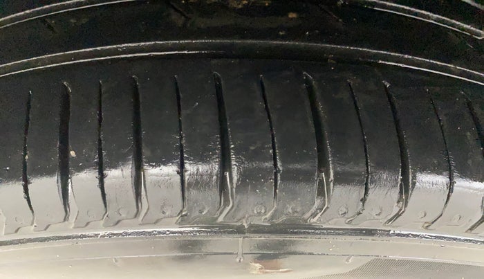 2022 Renault TRIBER RXZ, Petrol, Manual, 35,510 km, Right Rear Tyre Tread