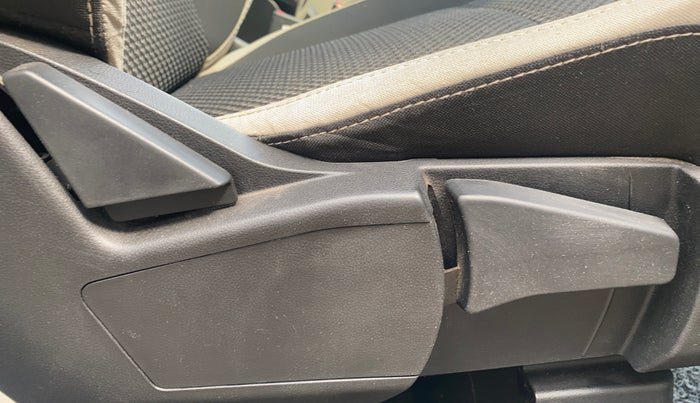 2022 Renault TRIBER RXZ, Petrol, Manual, 35,510 km, Driver Side Adjustment Panel