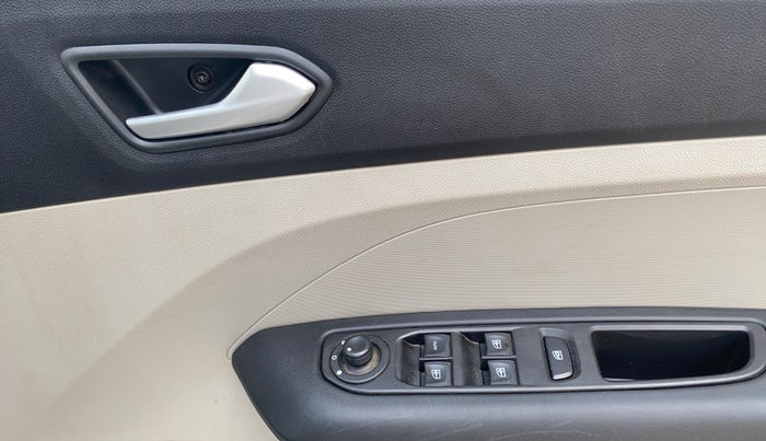 2022 Renault TRIBER RXZ, Petrol, Manual, 35,510 km, Driver Side Door Panels Control