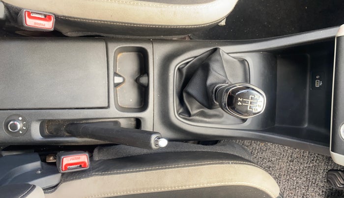 2022 Renault TRIBER RXZ, Petrol, Manual, 35,510 km, Gear Lever