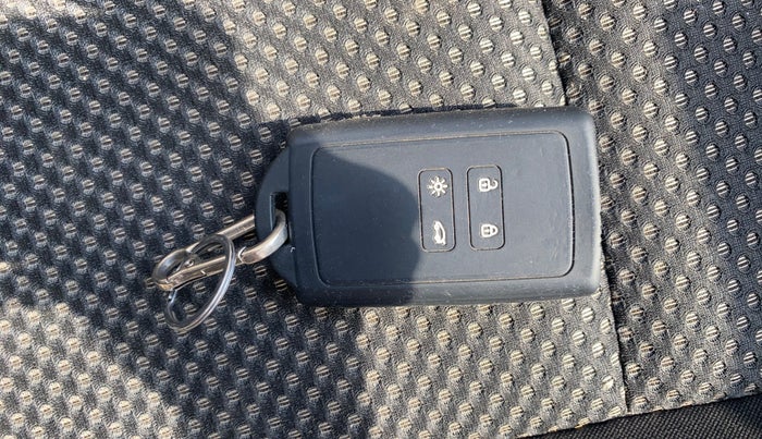 2022 Renault TRIBER RXZ, Petrol, Manual, 35,510 km, Key Close Up