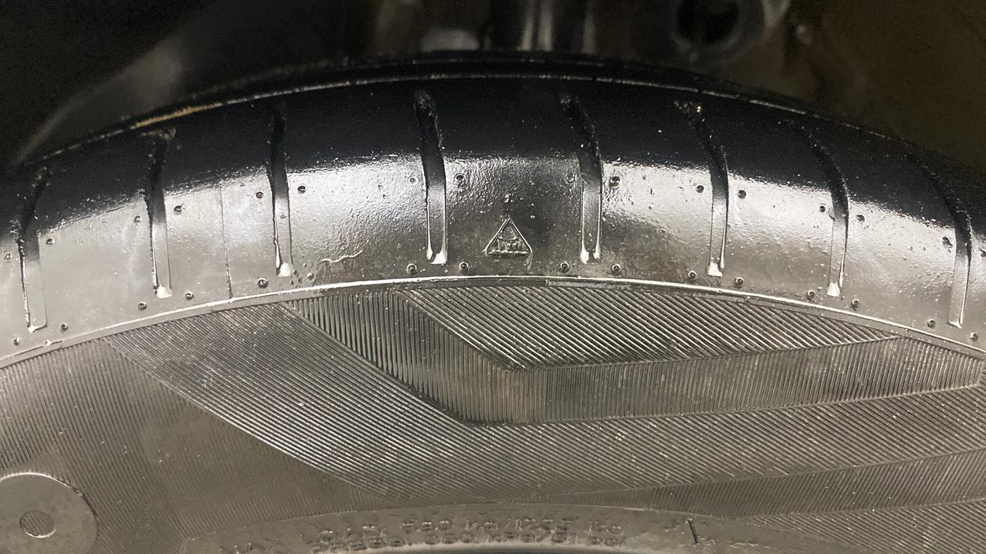 2018 Maruti Swift ZXI AMT, Petrol, Automatic, 1,18,478 km, Left Front Tyre Tread