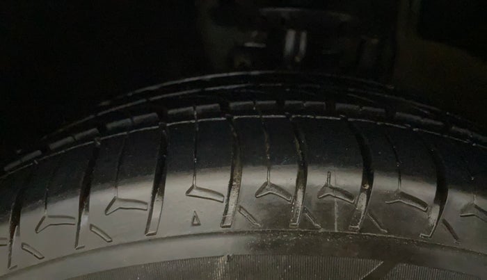 2017 Volkswagen Polo HIGHLINE1.2L, Petrol, Manual, 42,978 km, Left Front Tyre Tread