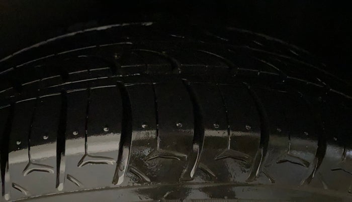 2017 Volkswagen Polo HIGHLINE1.2L, Petrol, Manual, 42,978 km, Left Rear Tyre Tread