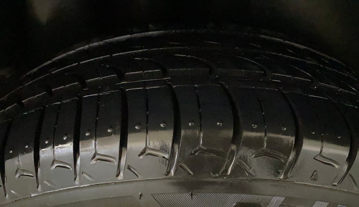 2017 Volkswagen Polo HIGHLINE1.2L, Petrol, Manual, 42,978 km, Right Rear Tyre Tread