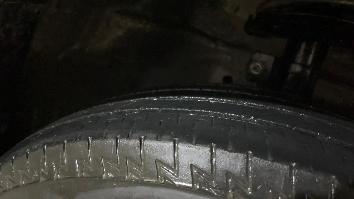 2016 Maruti Swift Dzire VXI AT, Petrol, Automatic, 68,662 km, Right Front Tyre Tread