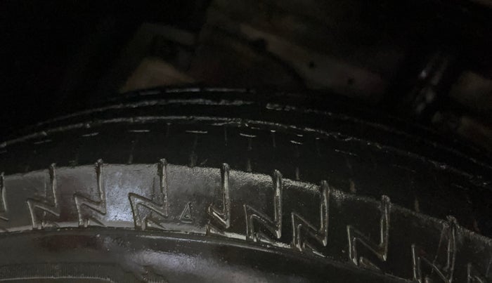 2016 Maruti Swift Dzire VXI AT, Petrol, Automatic, 68,717 km, Left Front Tyre Tread