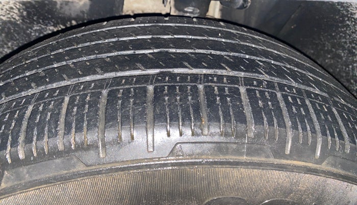 2018 Jeep Compass LIMITED 2.0 DIESEL, Diesel, Manual, 99,002 km, Left Front Tyre Tread