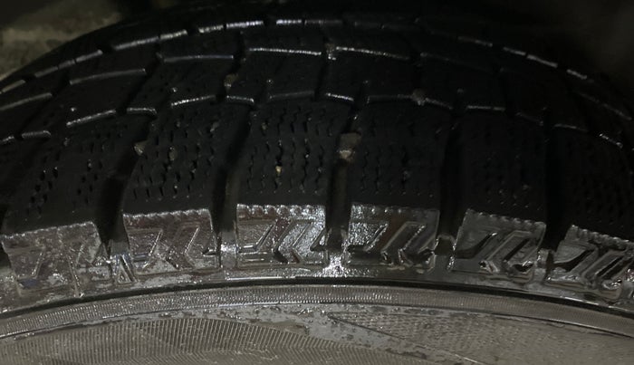 2017 Maruti Ciaz ZETA 1.4  MT PETROL, Petrol, Manual, 90,673 km, Right Rear Tyre Tread