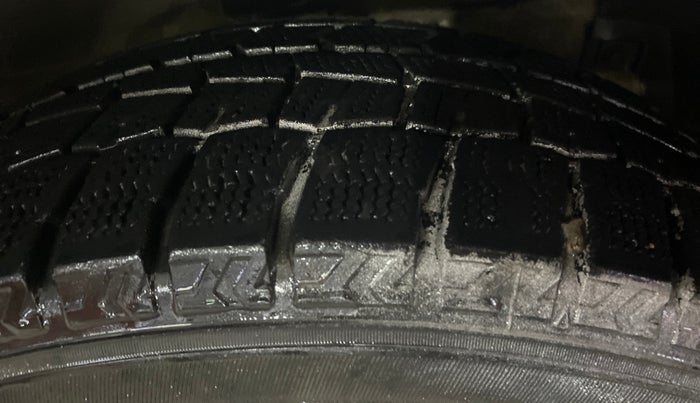 2017 Maruti Ciaz ZETA 1.4  MT PETROL, Petrol, Manual, 90,673 km, Right Front Tyre Tread