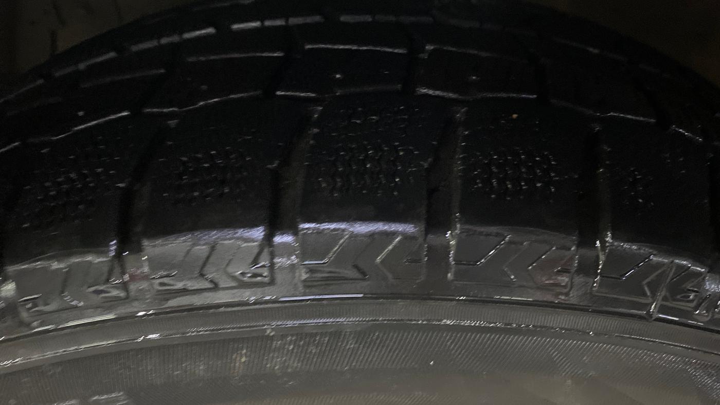 2017 Maruti Ciaz ZETA 1.4  MT PETROL, Petrol, Manual, 90,673 km, Left Front Tyre Tread