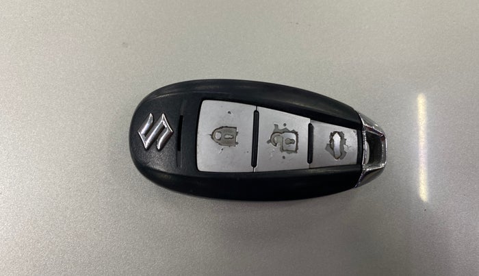 2017 Maruti Ciaz ZETA 1.4  MT PETROL, Petrol, Manual, 90,673 km, Key Close Up