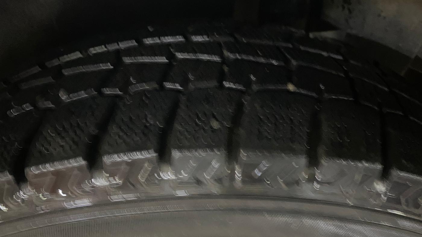 2017 Maruti Ciaz ZETA 1.4  MT PETROL, Petrol, Manual, 90,673 km, Left Rear Tyre Tread