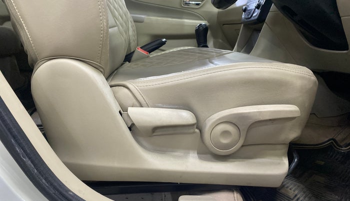 2017 Maruti Ciaz ZETA 1.4  MT PETROL, Petrol, Manual, 90,673 km, Driver Side Adjustment Panel